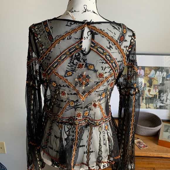 I LOVE this blouse but it never fit right on me, consequently, I wore it once. - Picture 2 of 6